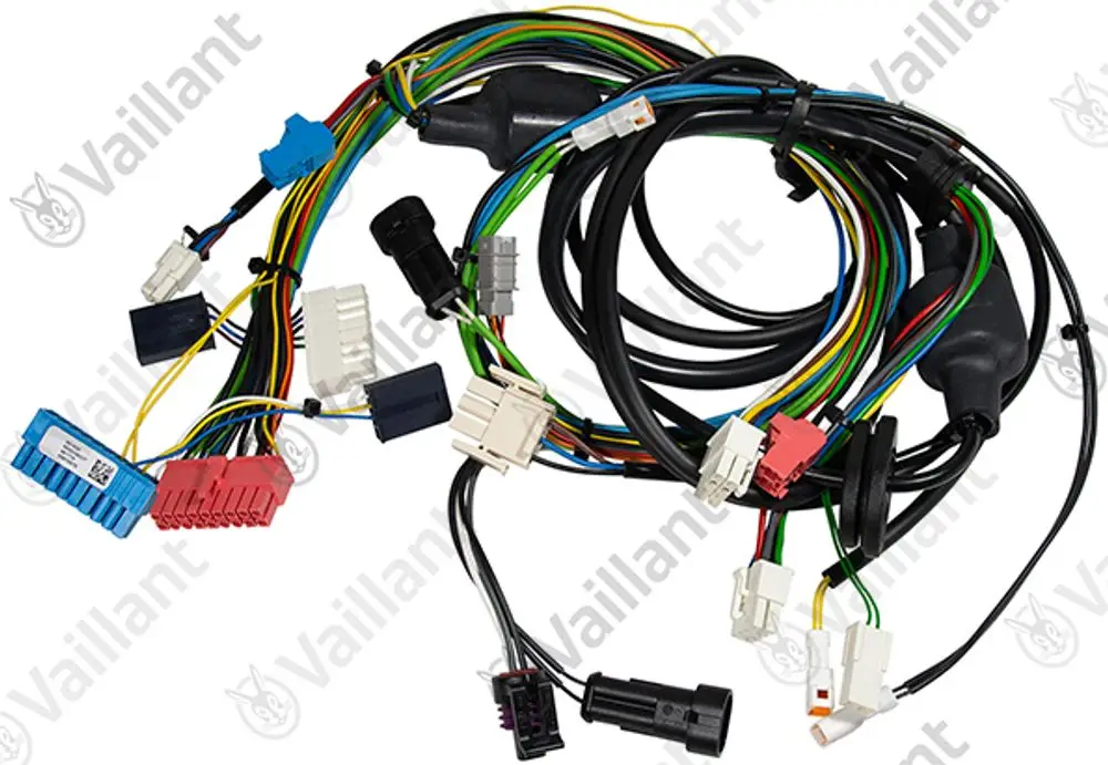 Vaillant Kabelbaum mit mehreren elektrischen Steckverbindern und farbigen Kabeln, genutzt zur Verbindung von elektrischen Komponenten in einem System.